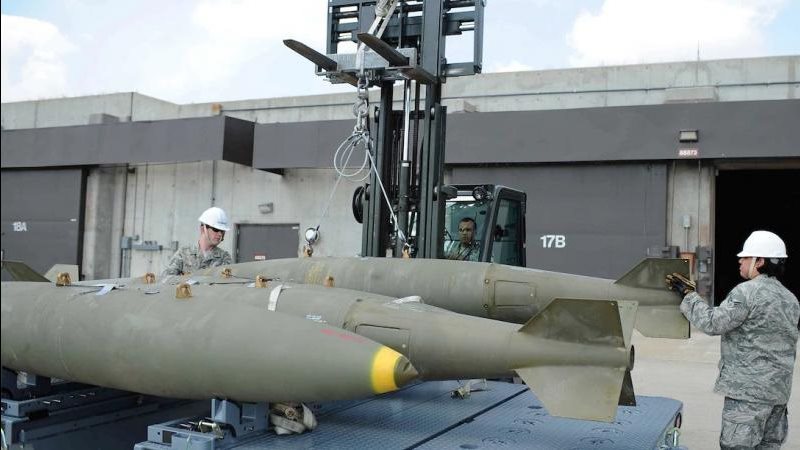قنابل من نوع MK-84