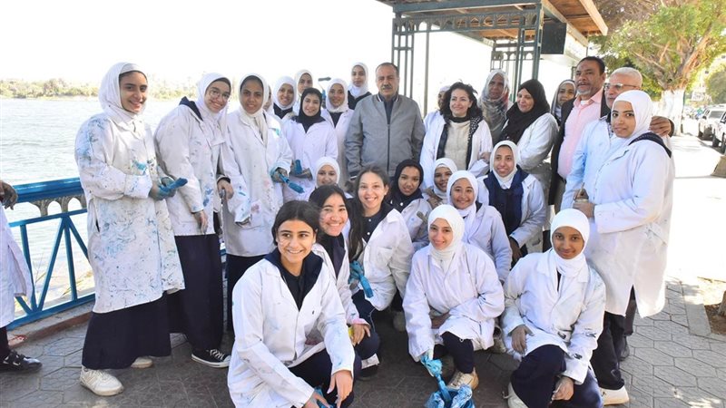 صورة تذكارية مع المشاركات في التطوير