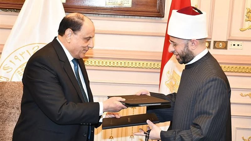 توقيع الأزهري مع  رئيس محكمة النقض