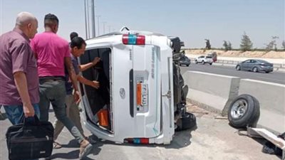 «اختلت عجلة القيادة».. إصابة 10 أشخاص في انقلاب ميكروباص بالعياط