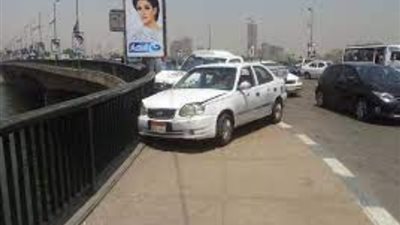 اصطدام سيارة ملاكي بحاجز كوبري اكتوبر دون وقوع إصابات