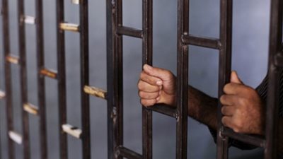 لعلاقته الآثمة بزوجته.. حبس شخص 4 أيام لشروعه في قتل جاره