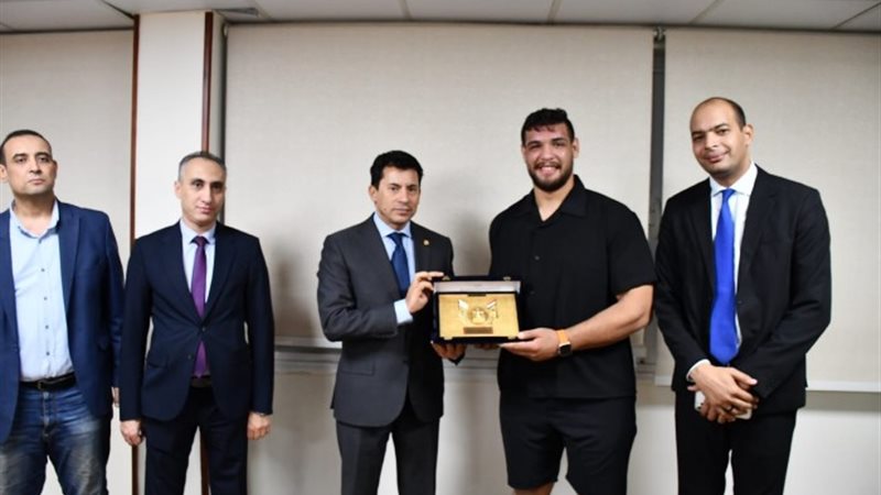 جانب من تكريم وزير الشباب والرياضة عبد اللطيف منيع
