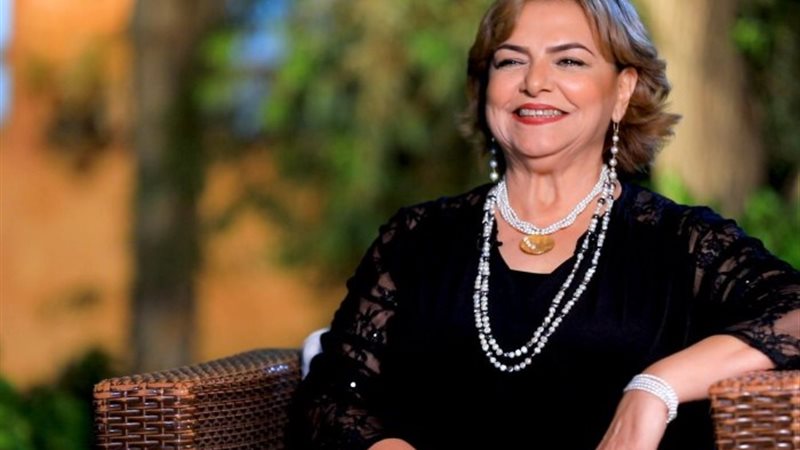 الفنانة عزة لبيب