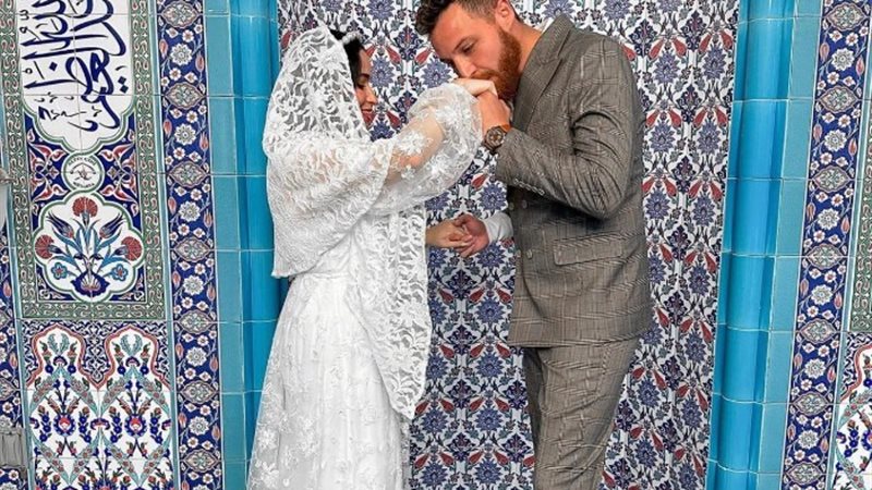الفنان محمود حجازي وزوجته