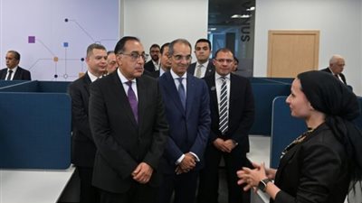 رئيس الوزراء يتفقد شركة «سايتك سولوشينز» بالقرية الذكية