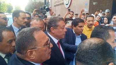 بموكب مهيب.. وصول حازم عمر لتقديم أوراق ترشحه لـ«الوطنية للانتخابات»