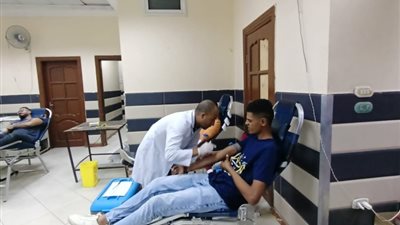 مظاهرة حب لدعم الأشقاء.. مصريون يتبرعون بالدم لأهالي غزة