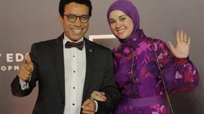 سامح حسين وزوجته يدعمان ابنتهما في منافسة الأندية العربية للتايكوندو