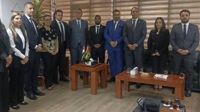 سفير فلسطين بالقاهرة يطلع رئيس حزب العدل على تطورات العدوان الإسرائيلي على غزة