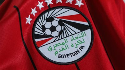 منتخب مصر بالقميص الأحمر و الجزائر بالأخضر