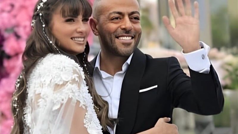 الفنان تامر عاشور