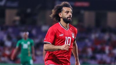 بـ 10 لاعبين.. منتخب مصر يهدر أهداف بالجملة أمام الجزائر بالشوط الأول