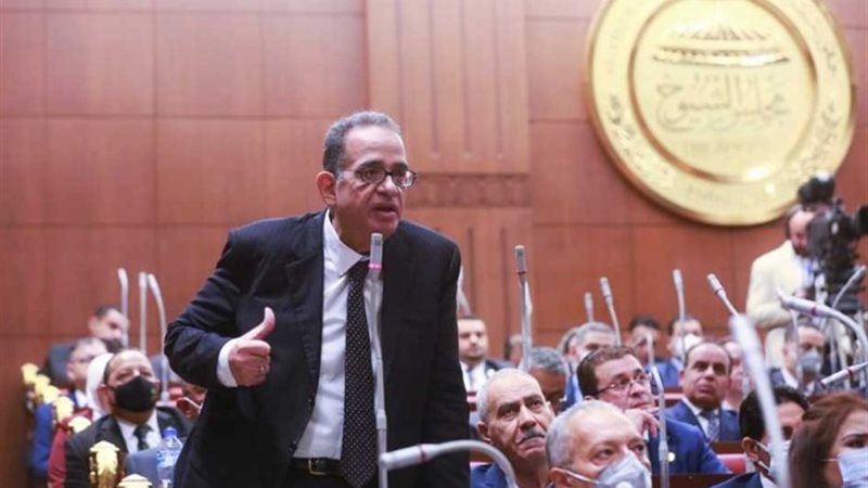 النائب طارق عبد العزيز
