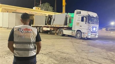 رفع الحواجز الخرسانية أمام معبر رفح استعدادًا لفتحه.. صور