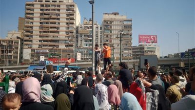 «لبيك يا أقصى».. هتافات مناصرة لفلسطين من أمام مسجد الاستقامة بالجيزة