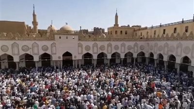 «بالروح بالدم نفديكي يا فلسطين».. المئات يهتفون بالجامع الأزهر