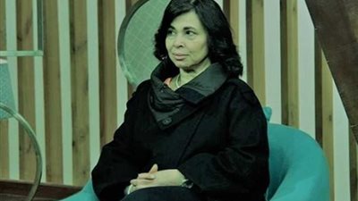 لبنى ونس تجسد شخصية والدة أسماء جلال في فيلم «الفستان الأبيض»