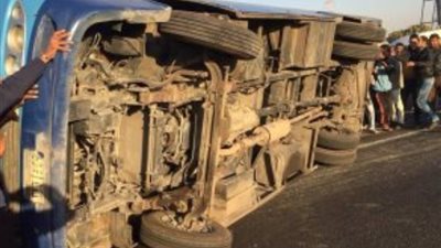 «أغلبهم أطفال».. إصابة 6 في حادث انقلاب أتوبيس مدرسة بالمعادي