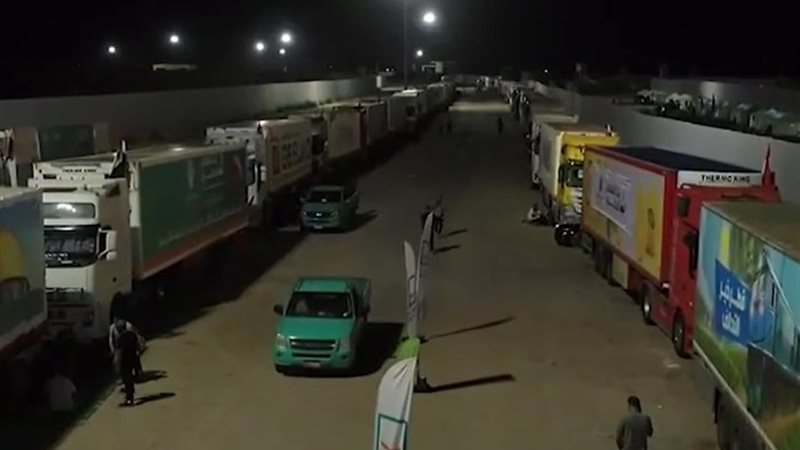 قوافل المساعدات أمام معبر رفح