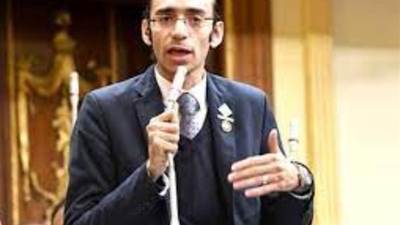 النائب محمد عبدالعزيز