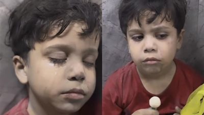 يبكي في صمت.. طفل فلسطيني ينجو من قصف غزة ويثير تعاطف العالم