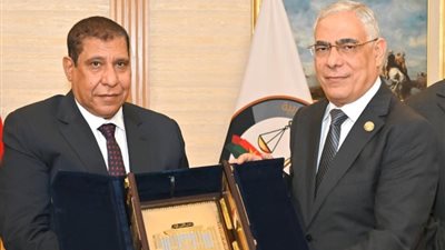 النائب العام يستقبل رئيس مجلس الدولة ومرافقيه لتهنئته بمنصبه
