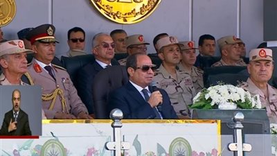 الأغاني الوطنية تُشعل الحماس خلال اصطفاف القوات المسلحة