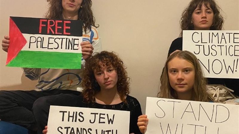 نشطاء ورواد سوشيال ميديا يتضامنون مع فلسطين