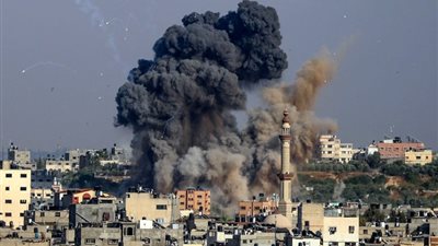 استشهاد 13 فلسطينيًا وإصابة العشرات في قصف إسرائيلي جنوب غرب غزة