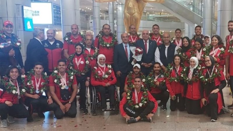 جانب من الاستقبال الرسمي لبعثة التجديف