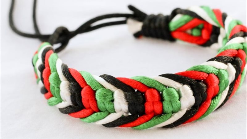 أساور لدعم القضية الفلسطينية