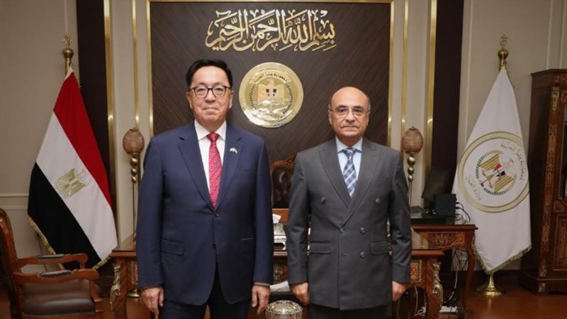 وزير العدل والسفير الكازاخستاني