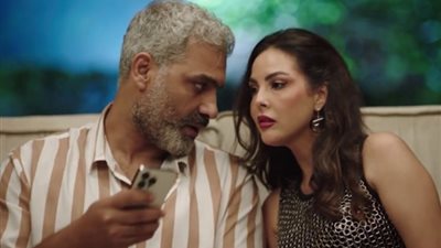 نينا مغربي تخطف الأنظار بدور «زينة» الممثلة المغرورة في «عيشها بفرحة»