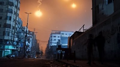 قوات الاحتلال تُطلق قنابل فوسفورية  وقذائف مدفعية على منطقة الزيتون