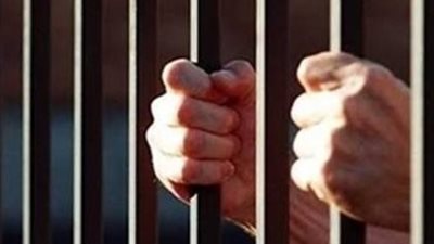 ننشر صورة المتهم بقتل آخر بعد تجديد حبسه ووالده 15 يومًا