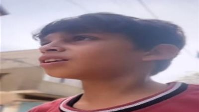طفل فلسطيني يطالب بوقف الحرب في غزة عبر فيديو قصير من هاتفه