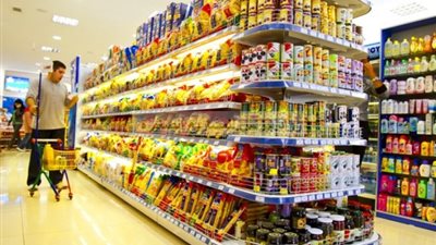 أسعار الزيت والسكر اليوم بعد مبادرة التخفيض