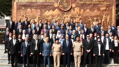 رئيس النيابة الإدارية يلتقي مدير كلية الدفاع الوطني بأكاديمية ناصر العسكرية