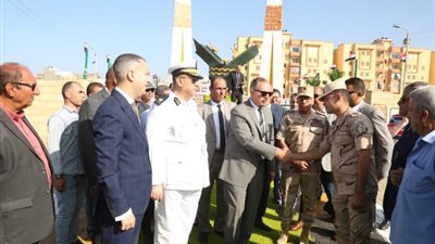 وضع إكليل زهور على النصب التذكاري لشهداء معركة البرلس