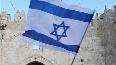 الاحتلال الإسرائيلي يرفع علمه على مسجد بمخيم الفوار بالضفة الغربية