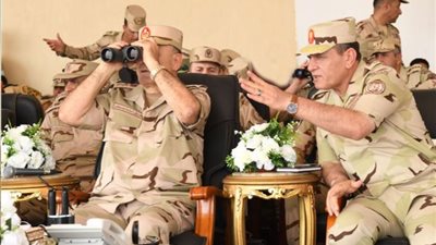 الفريق أسامة عسكر يشهد تنفيذ الجيش الثاني الميداني لأحد الأنشطة التدريبة