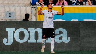 رقم قياسي جديد لعمر مرموش في الدوري الألماني
