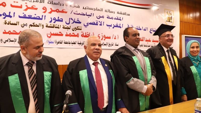 عمرو عزت