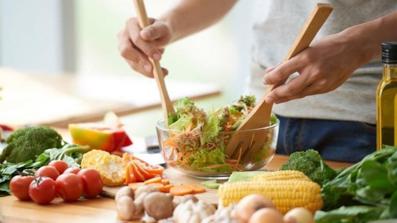 أطعمة تساعد على تحسين النفسية