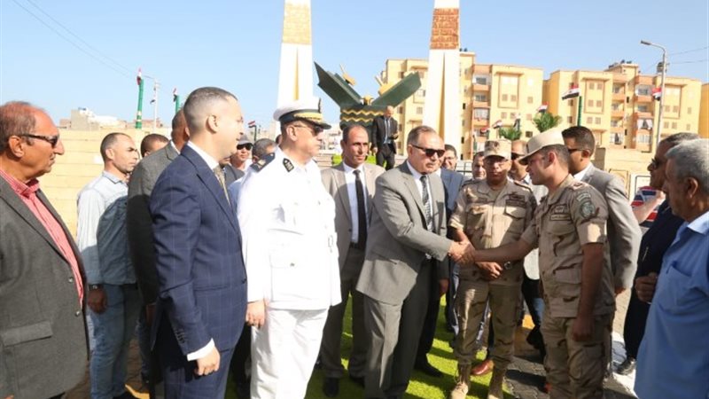 وضع إكليل زهور على نصب شهداء معركة البرلس