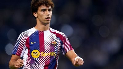 تشافي يفكر فى وضع جواو فيليكس بمقاعد البدلاء فى مباراة شاختار