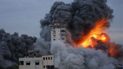 قصف عنيف لأبنية سكنية بحي الصبرة جنوب مدينة غزة