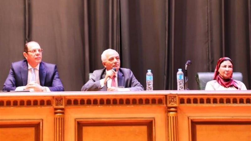 الدكتور رضا حجازي وزير التربية والتعليم