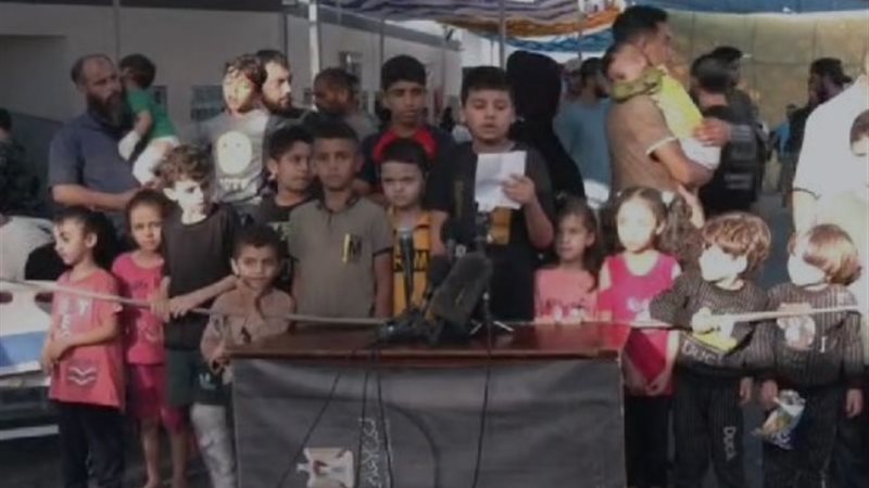 طفل فلسطيني يناشد العالم